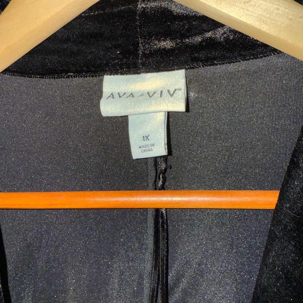 Ava & Viv Black Velvet Blazer - Picture 5 of 8